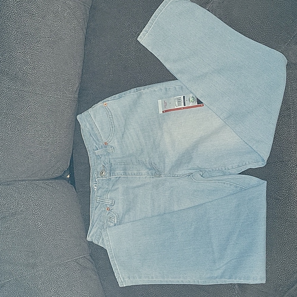 Junior High-rise Mom Jeans